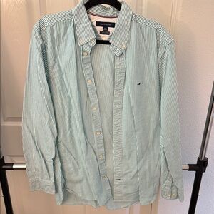 Tommy Hilfiger Men's Green Striped Button Down Oxford Shirt